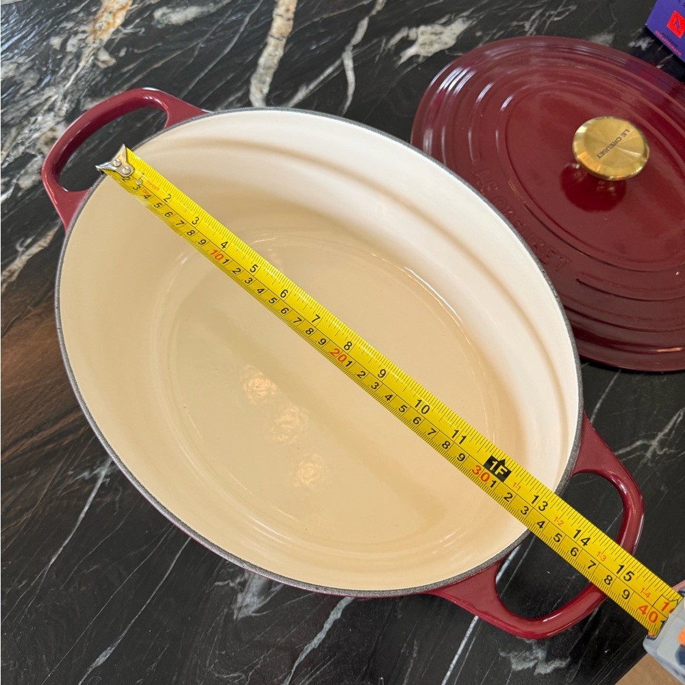 LE CREUSET DUTCH OVEN - Picture 5 of 6
